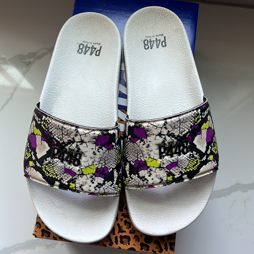 P448 Slides Size: 39 & Color: Whi/Pium Apy - image 3